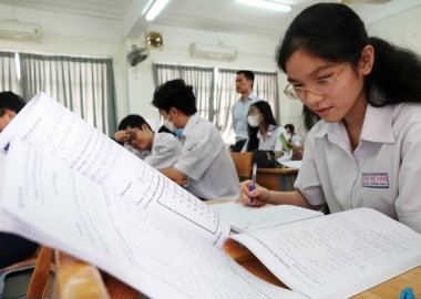 Thấy gì từ đề tham khảo kỳ thi tốt nghiệp THPT 2023?